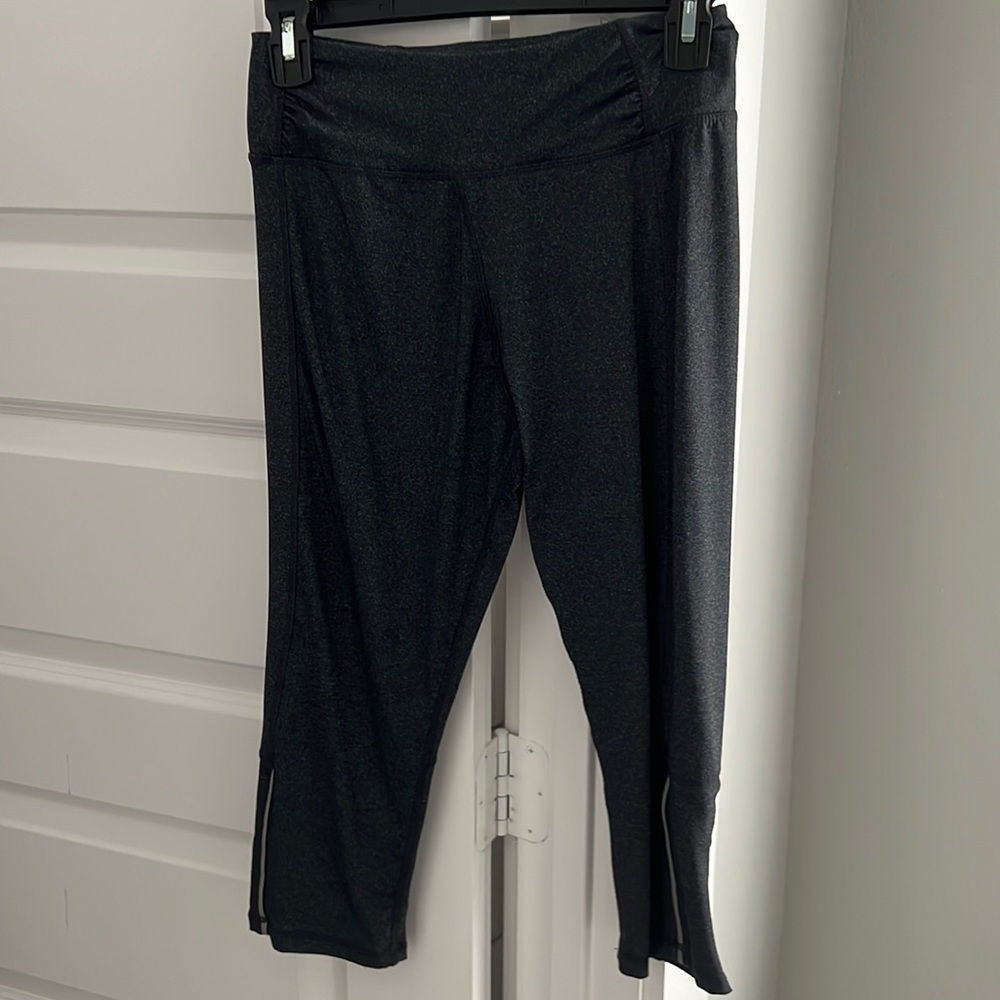 Gray capri leggings
